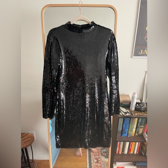 Gorgeous sequin mini dress - Picture 2 of 5